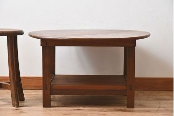 レトロ家具　昭和レトロ　シンプルなデザインの丸型アンティークカフェテーブル