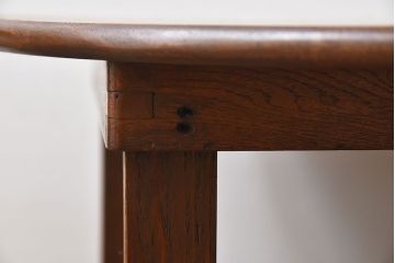 レトロ家具　昭和レトロ　シンプルなデザインの丸型アンティークカフェテーブル