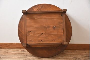レトロ家具　昭和レトロ　シンプルなデザインの丸型アンティークカフェテーブル