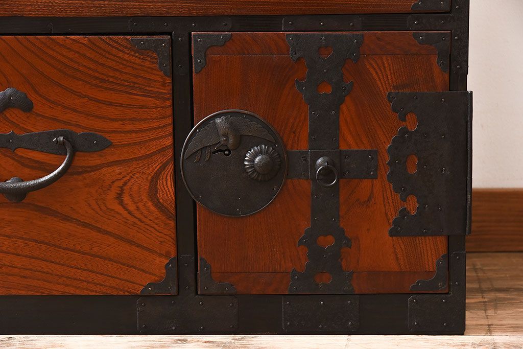 アンティーク家具　和製アンティーク　明治大正期　前面欅材　二本松重ね箪笥(衣装箪笥)