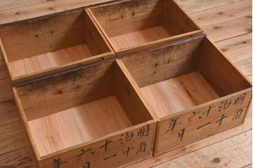 アンティーク家具　和製アンティーク　檜材!ガラス引き戸の和モダンな重ね収納棚