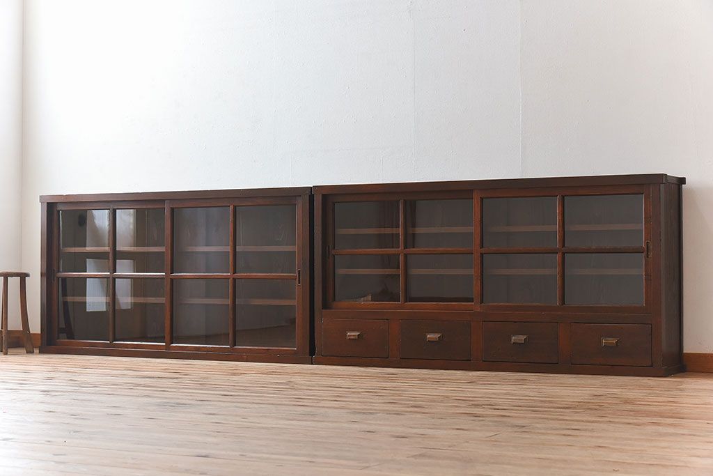 アンティーク家具　和製アンティーク　檜材!ガラス引き戸の和モダンな重ね収納棚