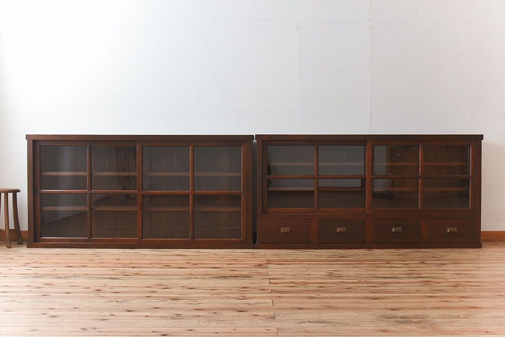 アンティーク家具　和製アンティーク　檜材!ガラス引き戸の和モダンな重ね収納棚