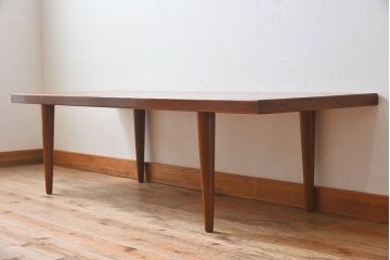 ヴィンテージ家具　北欧ビンテージ　デンマーク製　チーク材のシンプルなコーヒーテーブル