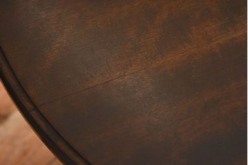 アンティーク家具　和製アンティーク　カバ材!お洒落なデザインのラウンドカフェテーブル