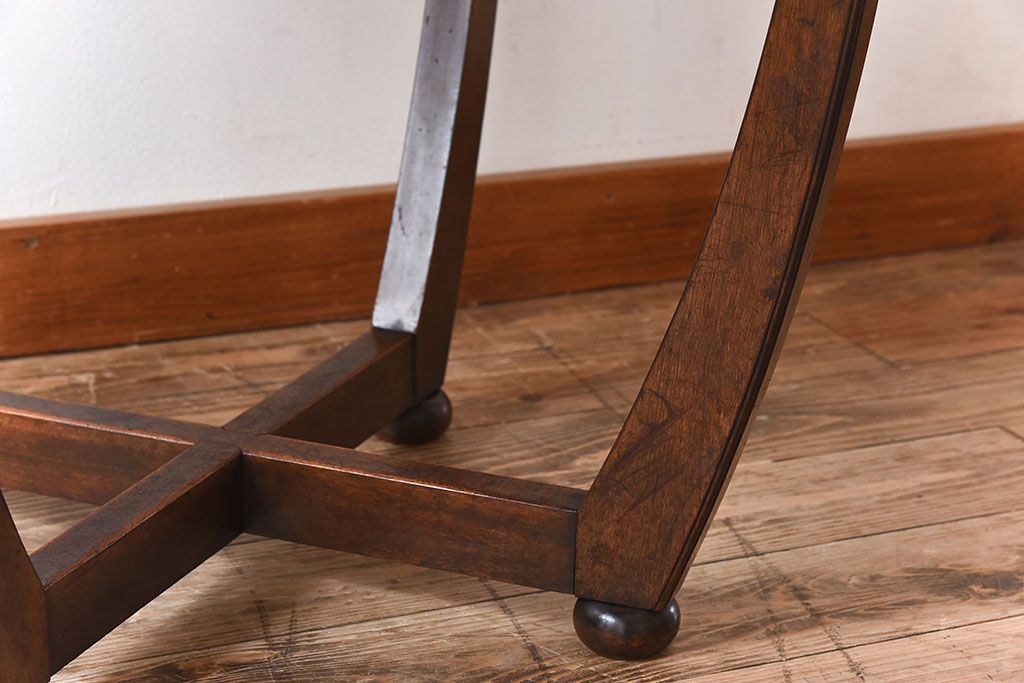 アンティーク家具　和製アンティーク　カバ材!お洒落なデザインのラウンドカフェテーブル