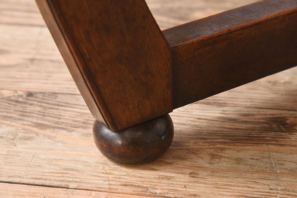 アンティーク家具　和製アンティーク　カバ材!お洒落なデザインのラウンドカフェテーブル