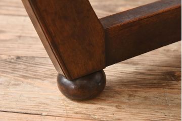 アンティーク家具　和製アンティーク　カバ材!お洒落なデザインのラウンドカフェテーブル