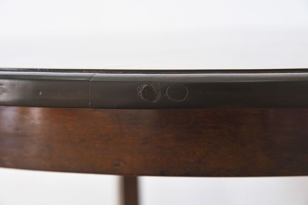 アンティーク家具　和製アンティーク　カバ材!お洒落なデザインのラウンドカフェテーブル