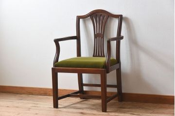 アンティーク家具　イギリスアンティーク　高級品　チーク材製のシンプルなアームチェア