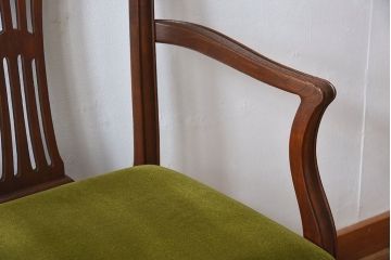 アンティーク家具　イギリスアンティーク　高級品　チーク材製のシンプルなアームチェア