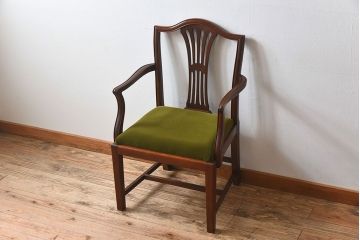 アンティーク家具　イギリスアンティーク　高級品　チーク材製のシンプルなアームチェア