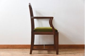 アンティーク家具　イギリスアンティーク　高級品　チーク材製のシンプルなアームチェア