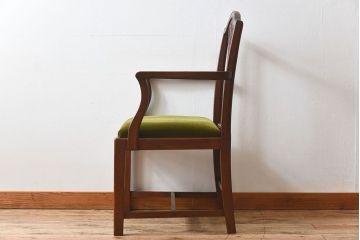 アンティーク家具　イギリスアンティーク　高級品　チーク材製のシンプルなアームチェア