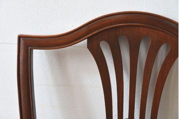 アンティーク家具　イギリスアンティーク　高級品　チーク材製のシンプルなアームチェア