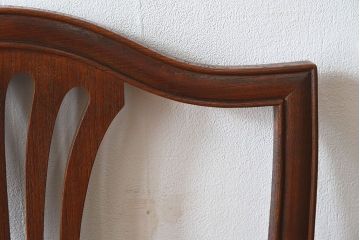 アンティーク家具　イギリスアンティーク　高級品　チーク材製のシンプルなアームチェア