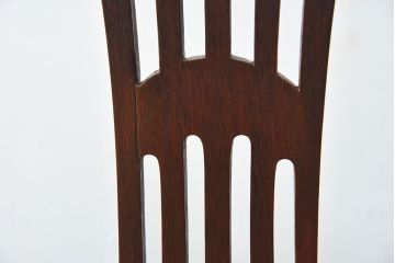 アンティーク家具　イギリスアンティーク　高級品　チーク材製のシンプルなアームチェア