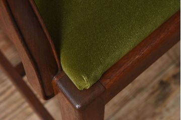 アンティーク家具　イギリスアンティーク　高級品　チーク材製のシンプルなアームチェア