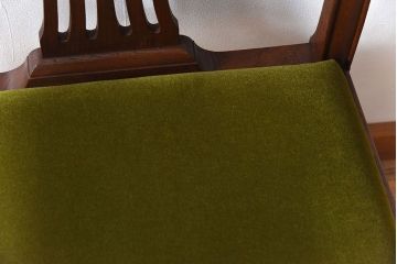 アンティーク家具　イギリスアンティーク　高級品　チーク材製のシンプルなアームチェア