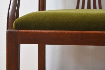 アンティーク家具　イギリスアンティーク　高級品　チーク材製のシンプルなアームチェア