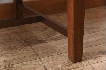 アンティーク家具　イギリスアンティーク　高級品　チーク材製のシンプルなアームチェア