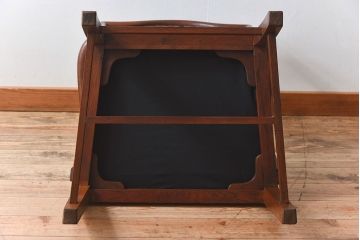 アンティーク家具　イギリスアンティーク　高級品　チーク材製のシンプルなアームチェア