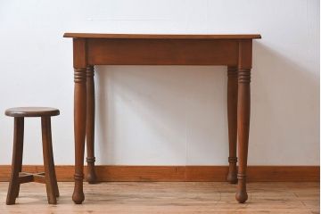 アンティーク家具　フランスアンティーク　オーク材!シンプルなデザインのカフェテーブル