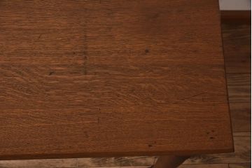 アンティーク家具　フランスアンティーク　オーク材!シンプルなデザインのカフェテーブル