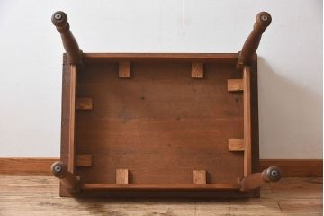 アンティーク家具　フランスアンティーク　オーク材!シンプルなデザインのカフェテーブル