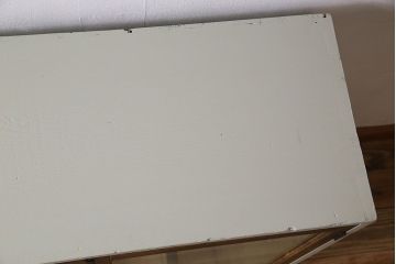 レトロ家具　レトロデザイン　モールガラス!アンティークペイント戸棚(収納棚)