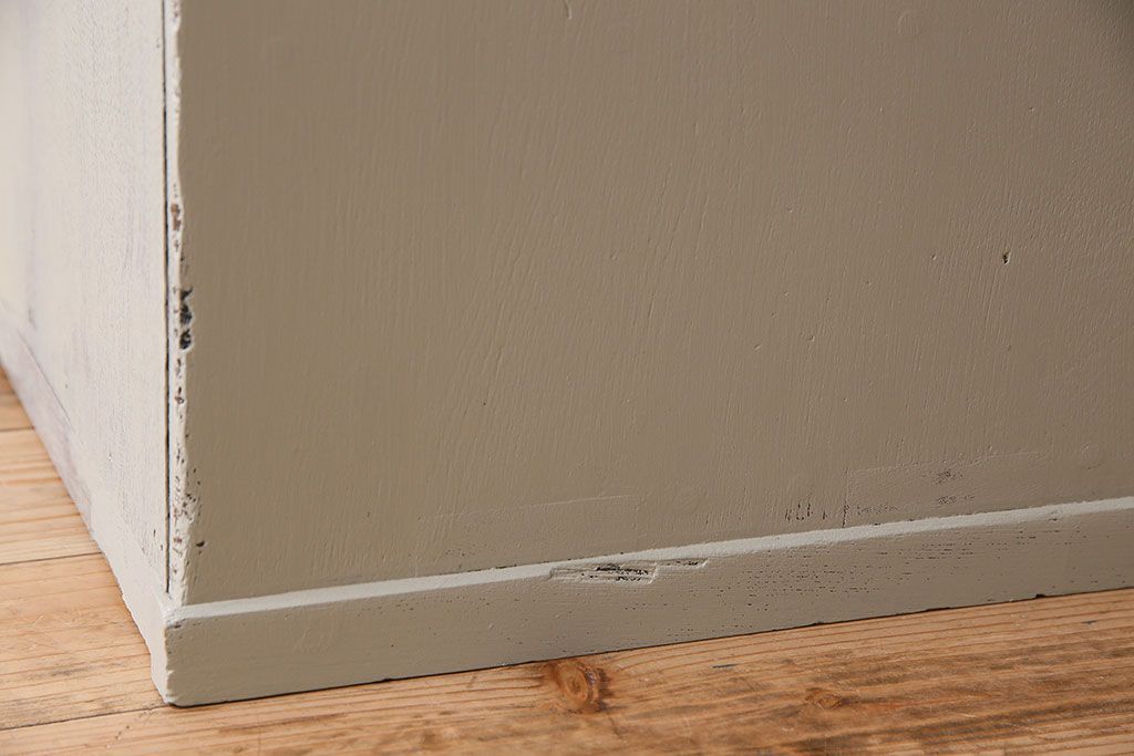 レトロ家具　レトロデザイン　モールガラス!アンティークペイント戸棚(収納棚)