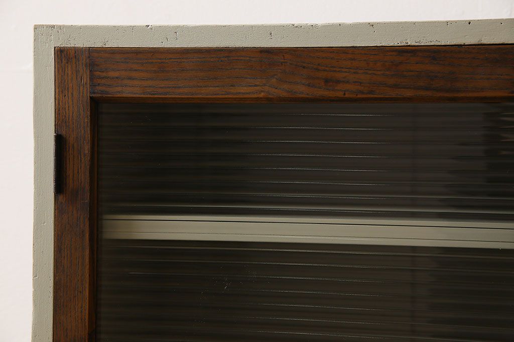 レトロ家具　レトロデザイン　モールガラス!アンティークペイント戸棚(収納棚)