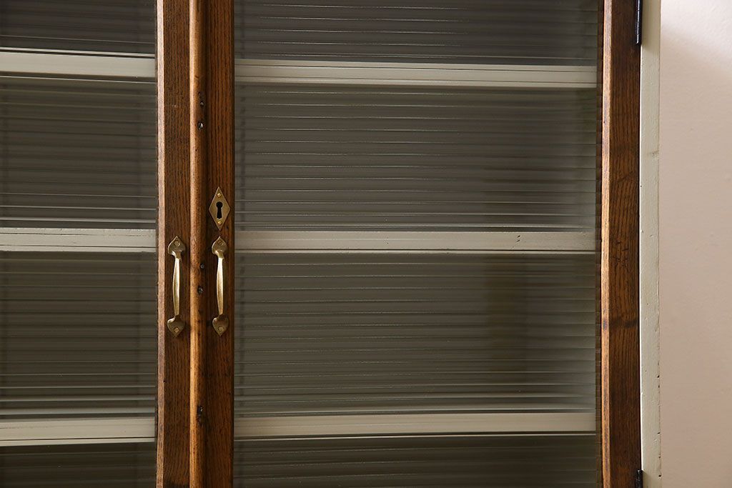 レトロ家具　レトロデザイン　モールガラス!アンティークペイント戸棚(収納棚)