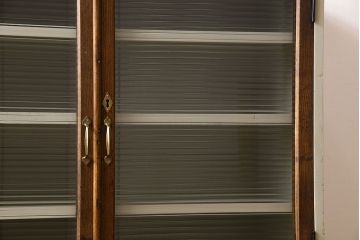 レトロ家具　レトロデザイン　モールガラス!アンティークペイント戸棚(収納棚)