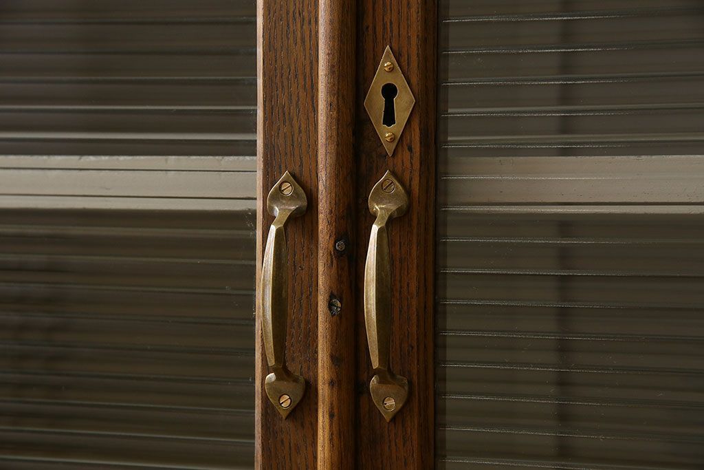 レトロ家具　レトロデザイン　モールガラス!アンティークペイント戸棚(収納棚)