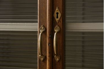 レトロ家具　レトロデザイン　モールガラス!アンティークペイント戸棚(収納棚)