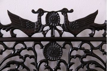 中古　民芸家具　黒檀材(唐木)製　高級品!彫刻が素晴らしいサイドボード(キャビネット、飾り棚)(定価約220万円)
