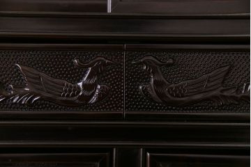 中古　民芸家具　黒檀材(唐木)製　高級品!彫刻が素晴らしいサイドボード(キャビネット、飾り棚)(定価約220万円)