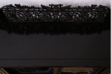 中古　民芸家具　黒檀材(唐木)製　高級品!彫刻が素晴らしいサイドボード(キャビネット、飾り棚)(定価約220万円)