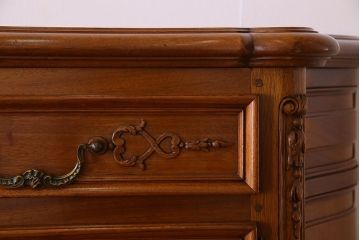 ヴィンテージ家具　フランスビンテージ　パーケット天板　マホガニー材製　彫刻が美しい特大サイドボード