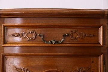 ヴィンテージ家具　フランスビンテージ　パーケット天板　マホガニー材製　彫刻が美しい特大サイドボード