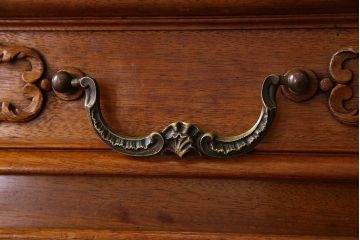 ヴィンテージ家具　フランスビンテージ　パーケット天板　マホガニー材製　彫刻が美しい特大サイドボード