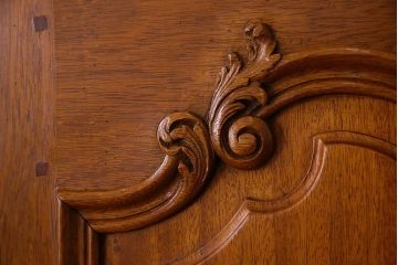 ヴィンテージ家具　フランスビンテージ　パーケット天板　マホガニー材製　彫刻が美しい特大サイドボード