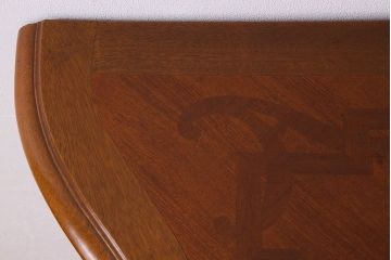 ヴィンテージ家具　フランスビンテージ　パーケット天板　マホガニー材製　彫刻が美しい特大サイドボード