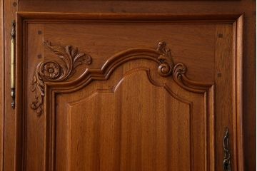 ヴィンテージ家具　フランスビンテージ　パーケット天板　マホガニー材製　彫刻が美しい特大サイドボード