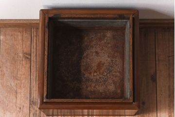 アンティーク雑貨　欅材製　アンティーク　味わい深い木目が美しい角火鉢(1)