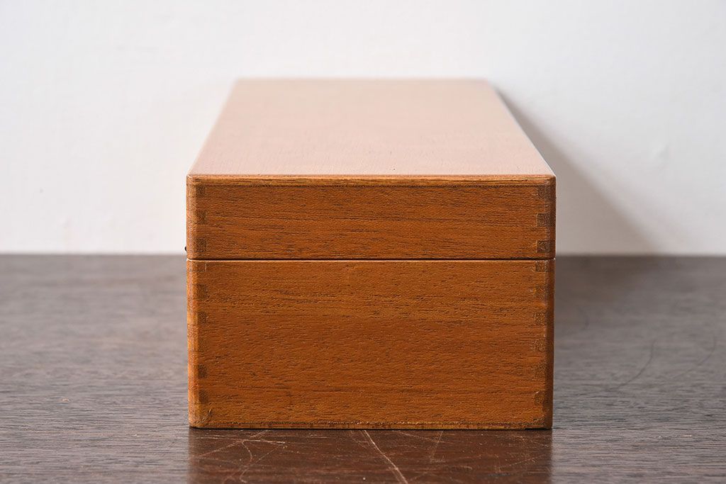 アンティーク雑貨　昭和レトロ　味わいある古い木のアンティーク収納箱(収納ケース・小箱)