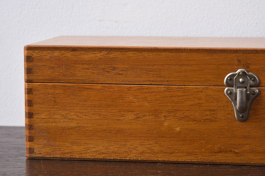 アンティーク雑貨　昭和レトロ　味わいある古い木のアンティーク収納箱(収納ケース・小箱)