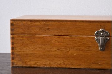 アンティーク雑貨　昭和レトロ　味わいある古い木のアンティーク収納箱(収納ケース・小箱)