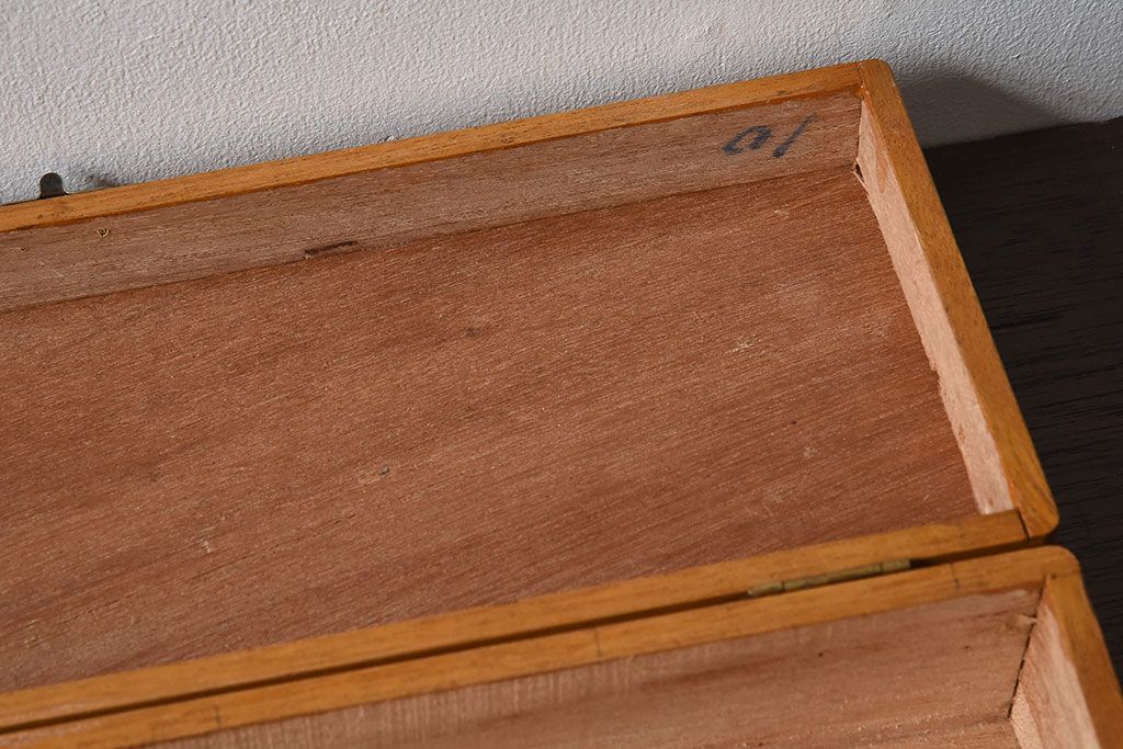 アンティーク雑貨　昭和レトロ　味わいある古い木のアンティーク収納箱(収納ケース・小箱)